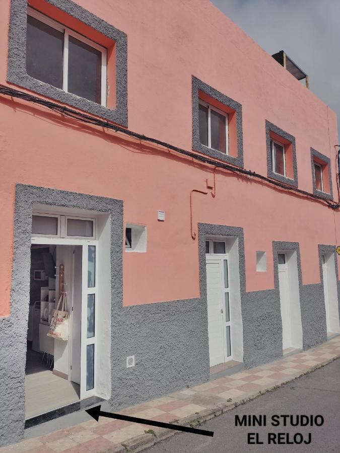 Mini Estudio El Reloj San Nicolas Bagian luar foto